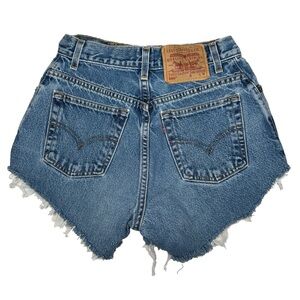 Levi's Women's Blue Denim‎ Shorts distressed cut off frayed hem 550